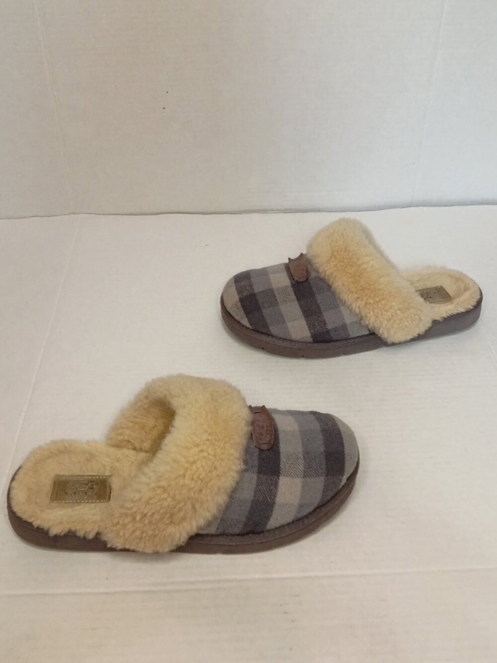 UGG Cozy Flannel Gray Plaid Mule Slippers Women’s Size 10 - Picture 3 of 7